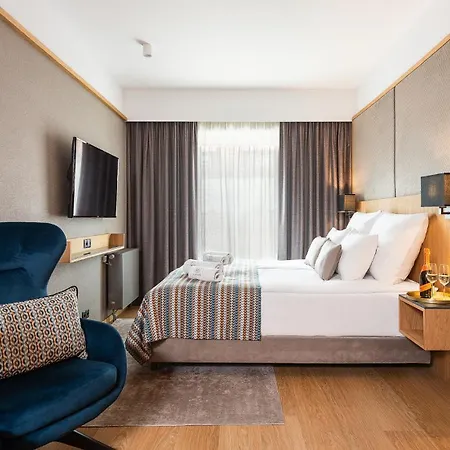 Deo Plaza I דירה